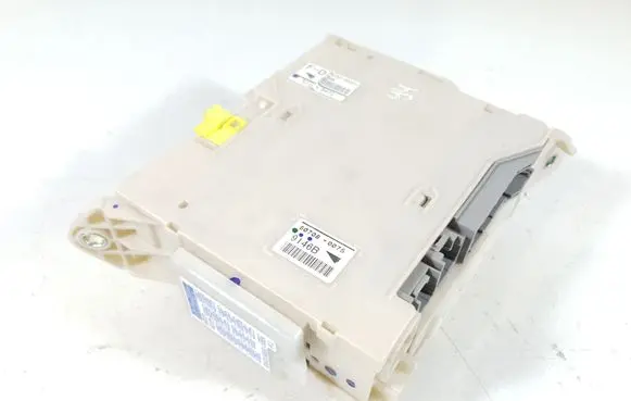 Lexus GS 300 350 430 450H Fuse module 82730-30321