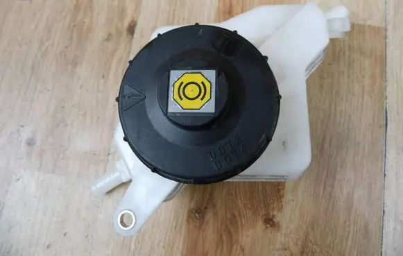 Honda CR-V Brake fluid reservoir 466613E7G00