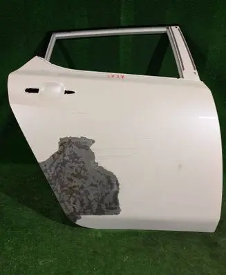 Nissan Leaf II (ZE1) Rear door