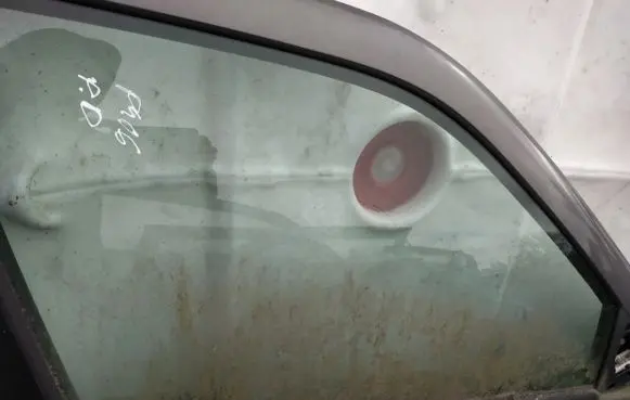 Peugeot 406 Front door window glass four-door