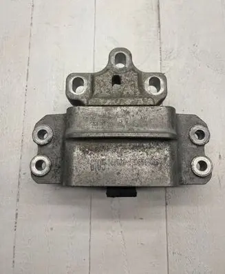 Volkswagen Tiguan Engine mount bracket 3C0199555AF 111020130551
