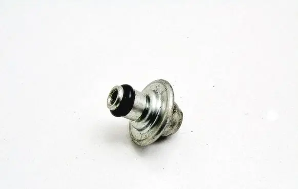 Toyota Yaris Fuel pressure regulator 11160568908