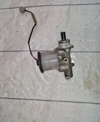 Suzuki Samurai Master brake cylinder