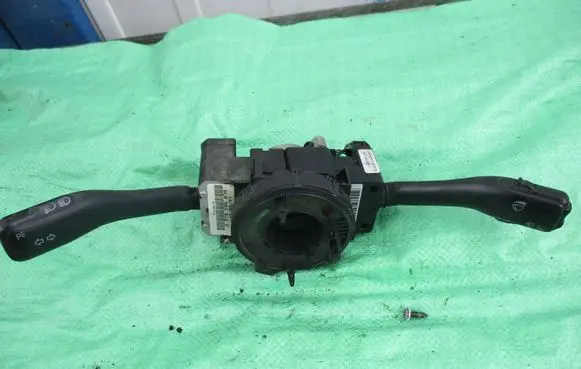 Audi A6 S6 C5 4B Tailgate/trunk/boot open switch 4B0953503H 8L0953513G