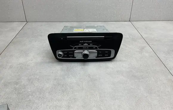 Audi Q3 8U Radio/CD/DVD/GPS head unit 8U1035746A