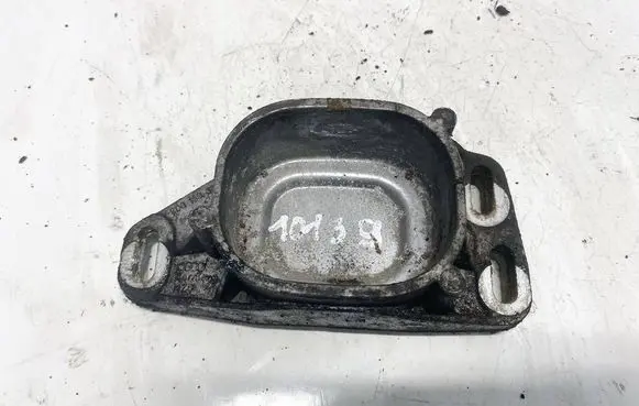 Volkswagen PASSAT B5.5 Engine mounting bracket 8d0199335q 8117800114