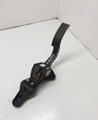 Hyundai Santa Fe Accelerator throttle pedal 327262B100 CDZ0730A2B100