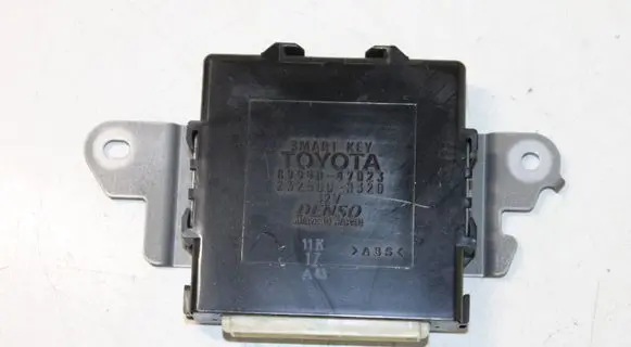 Toyota Prius (XW20) Keyless (KESSY) go control unit/module 8999047023