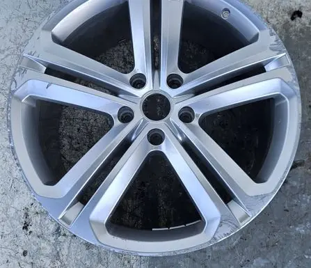 Volkswagen Touareg II R21 alloy rim 7P6601025N