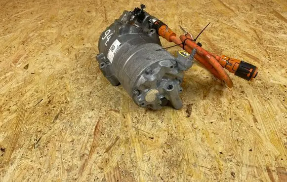 Volvo XC40 Air conditioning (A/C) compressor (pump) 32333913