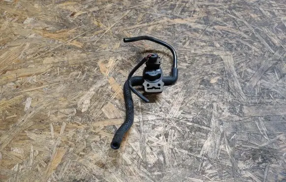 Mercedes-Benz S W140 Vacuum valve 0004701593
