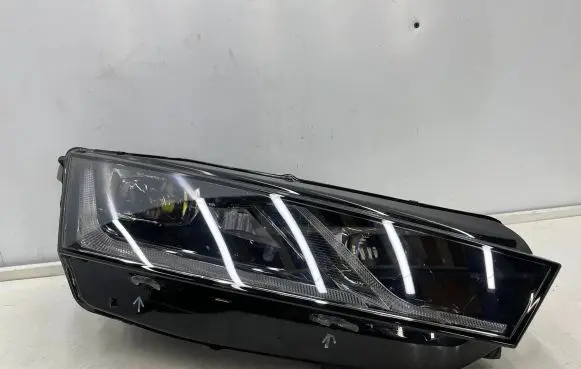 Skoda Octavia Mk4 Headlight/headlamp 5e4941016a