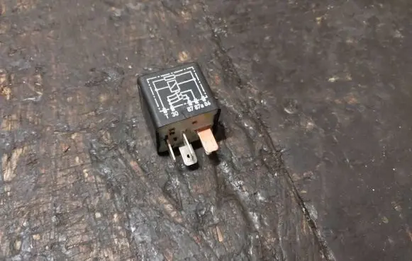 Volkswagen PASSAT B5 Other relay 443951253AA 899574000