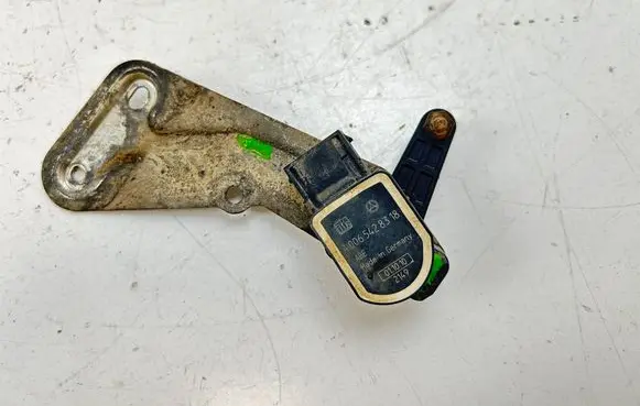 Mercedes-Benz E W212 Headlight/headlamp level sensor A0065428318