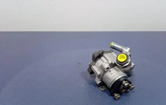 BMW 3 E36 Power steering pump KAMOKAPP037