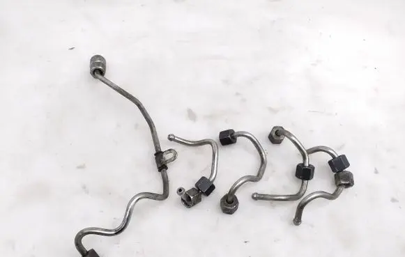Volvo S60 Fuel injector supply line/pipe 