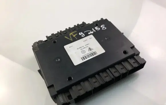 Volkswagen Golf VI Other control units/modules 7L0959760
