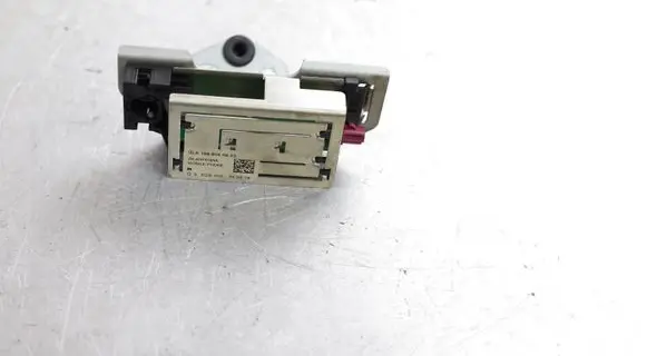 Mercedes-Benz GLA W156 Aerial antenna amplifier A1569050902