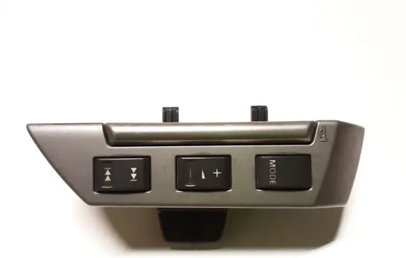 Land Rover Discovery 3 - LR3 Steering wheel buttons/switches 8H2213D767CA XPD500800