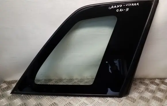 Suzuki Grand Vitara II Rear side window