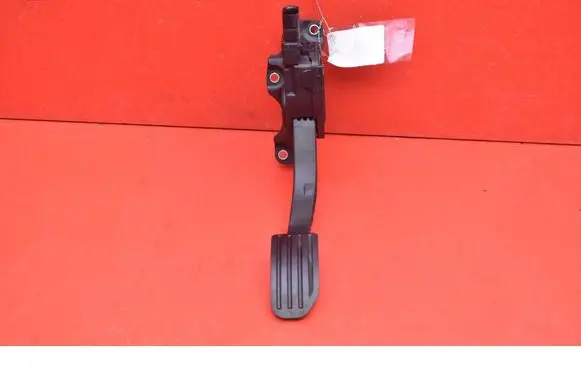 Accelerator throttle pedal