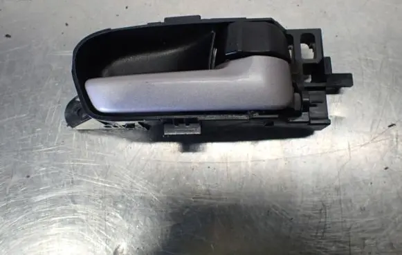 Suzuki Grand Vitara II Rear door interior handle trim 