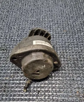 BMW 5 E60 E61 Engine mount bracket 6761092 15934612FR