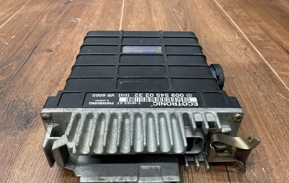Mercedes-Benz E W124 Engine control unit/module 0095450232 0285007058