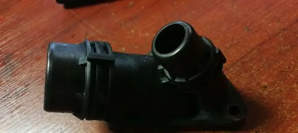 Thermostat/thermostat housing