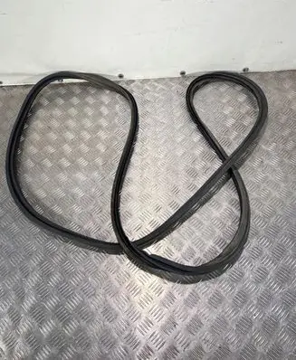 Subaru Forester SK Trunk rubber seal (body) 