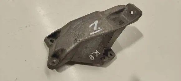 Volkswagen PASSAT B5 Engine mounting bracket 8D0199307