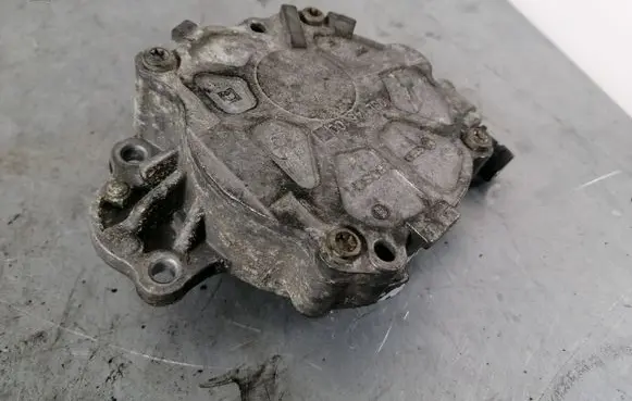 Volkswagen Tiguan Vacuum pump 03L145100