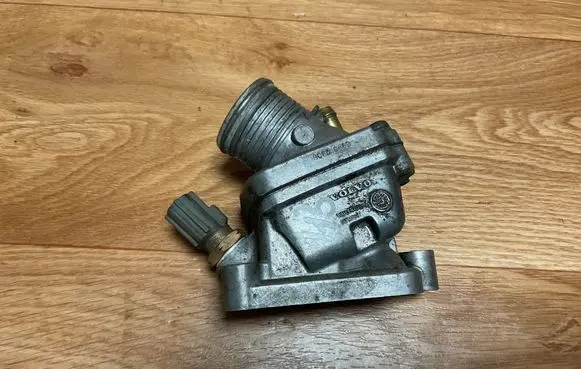 Thermostat/thermostat housing