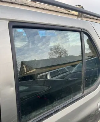 Opel Frontera B Rear door window glass
