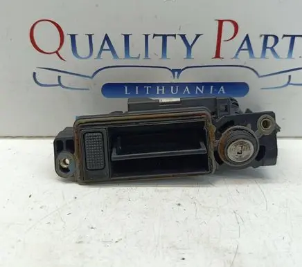 Mercedes-Benz CLS C219 Tailgate opening switch A2037500793