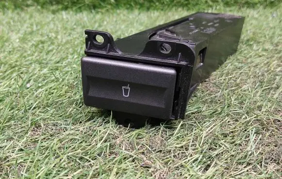 Ford Mondeo Mk III Cup holder 4S7113564B
