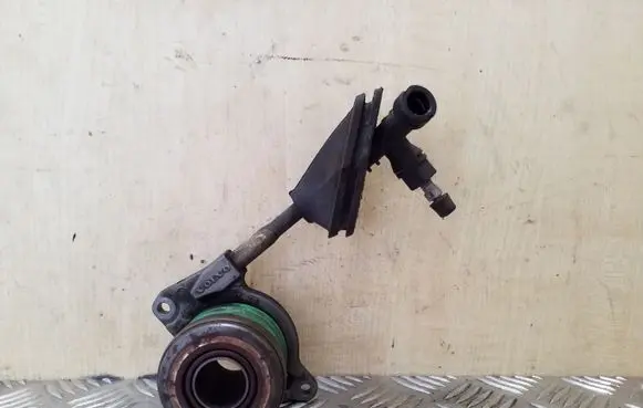 Volvo S40, V40 Clutch release bearing slave cylinder 6900012