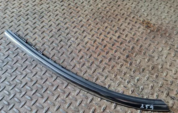 Mini One - Cooper F56 F55 Rear side glass trim 7322528 7338623