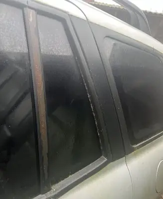 Hyundai Santa Fe Rear vent window glass 