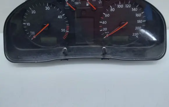 Volkswagen PASSAT B5 Speedometer (instrument cluster) 88311245