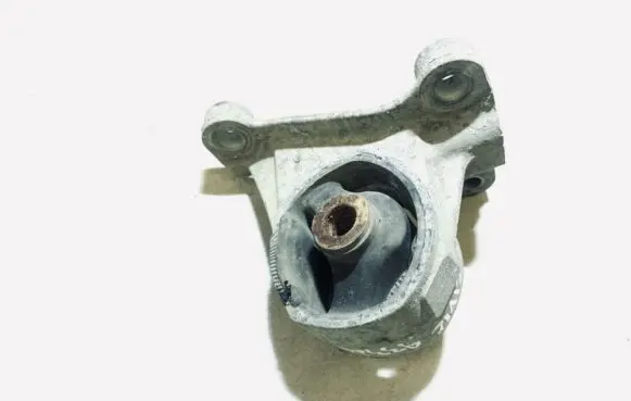 Honda Civic Engine mount bracket