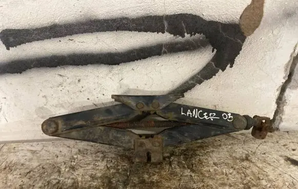 Mitsubishi Lancer Lift Jack 
