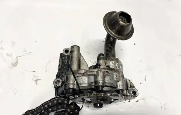 Volkswagen PASSAT B5.5 Oil pump 06a115105b