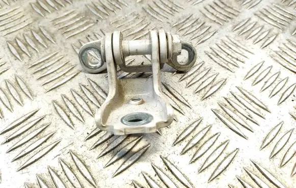 Skoda Fabia Mk2 (5J) Rear door lower hinge 5J0833412
