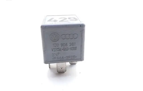 Volkswagen Golf IV Hazard warning light relay 1J0906381
