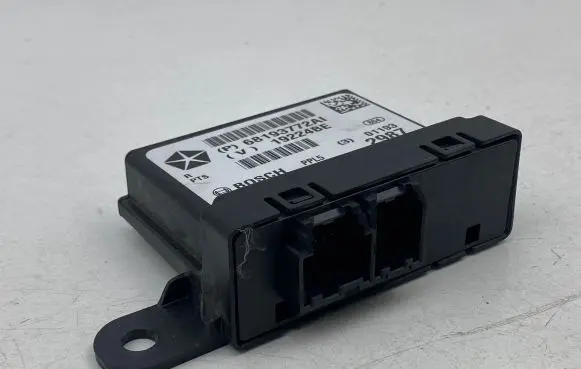 Chrysler Pacifica Parking PDC control unit/module 68193772AI