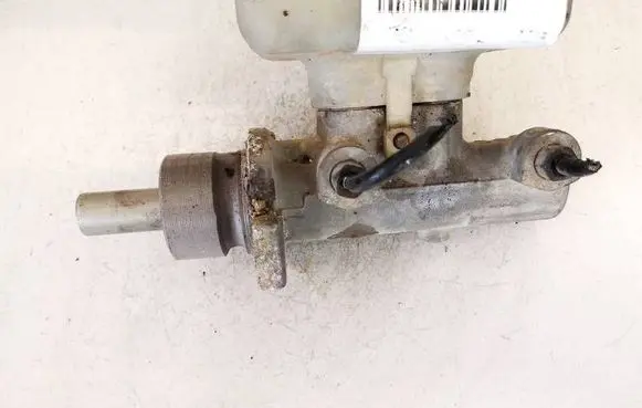 Volkswagen Golf IV Master brake cylinder 21027099