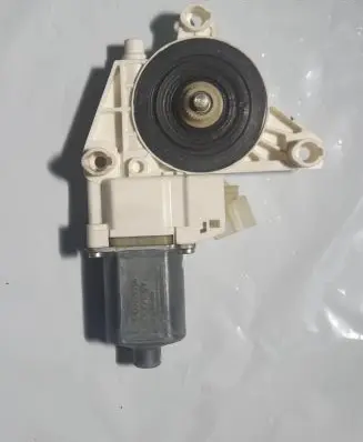 Mercedes-Benz GL X166 Front door window regulator motor A1669060201 1669060201