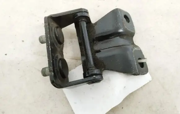 Subaru Legacy Tailgate/trunk/boot hinge