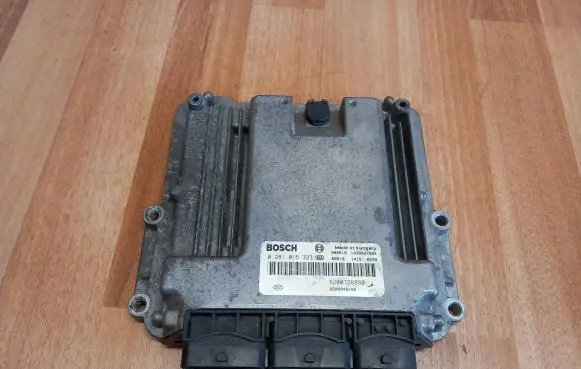 Renault Laguna III Engine control unit/module 0281015323 8200726880 8200946162